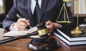 خدمات الترافع في المنازعات والقضايا